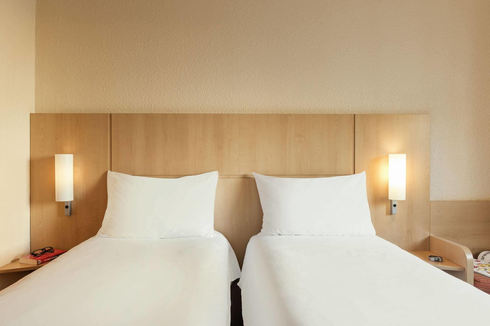 ไอบิส เจ็นนีฟเพทิทแลนซี่โฮเต็ล Hotel Lancy ภายนอก รูปภาพ