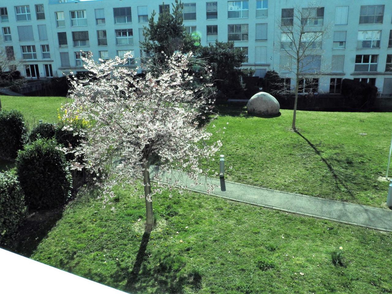 ไอบิส เจ็นนีฟเพทิทแลนซี่โฮเต็ล Hotel Lancy ภายนอก รูปภาพ